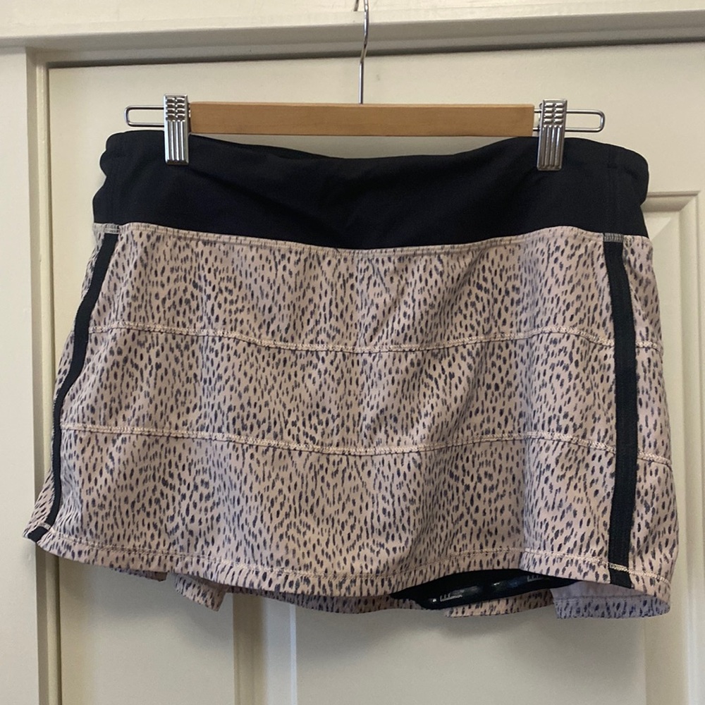Lululemon women’s athletic skirt with short liner - 10